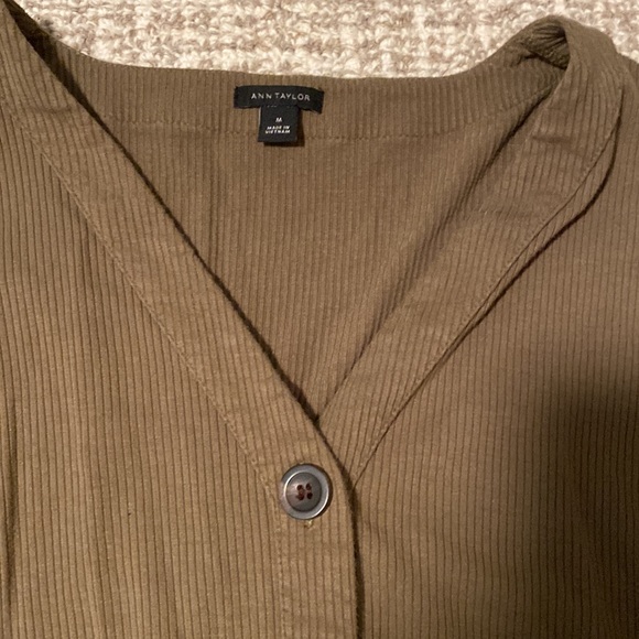 Cropped Drop Shoulder Ann Taylor Cardigan - Picture 2 of 3